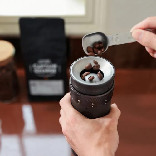 Outin Fino hordozható, elektromos kávéőrlő, fekete